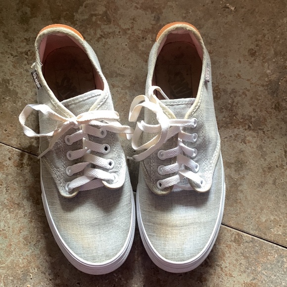 Vans - Picture 2 of 10